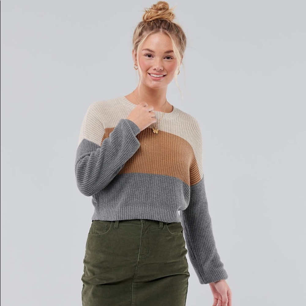Color Block Crewneck Sweater - Picture 2 of 8